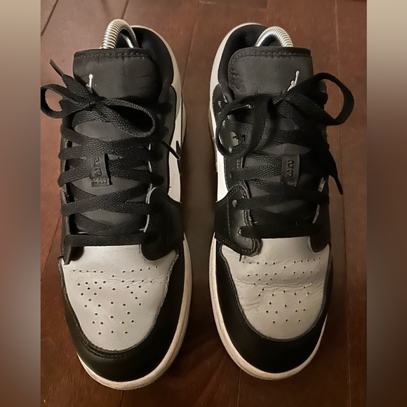 Air Jordon 1 Low “shadow toe”
Size 6.5 - Picture 2 of 2